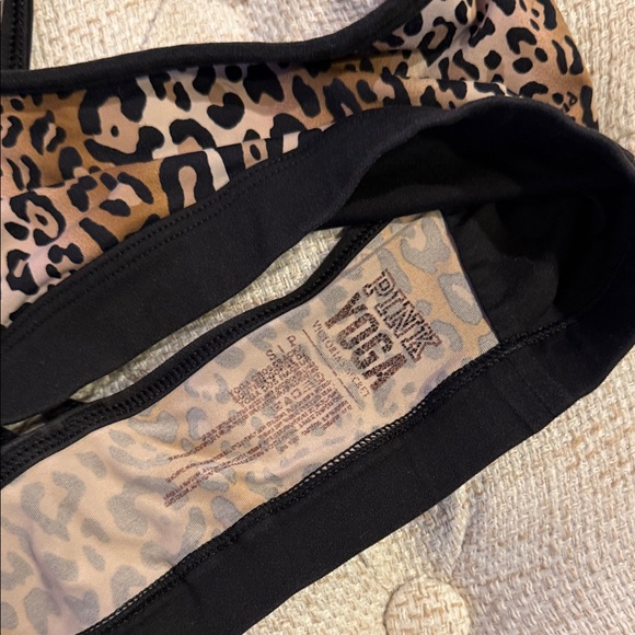 PINK Victoria's Secret Leopard Sports Bra - Picture 4 of 4